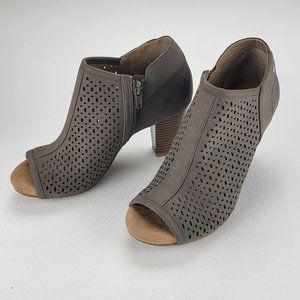 Giani Bernini Angye Memory Foam Perforated‎ Peep-Toe Shooties
